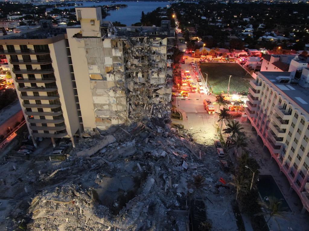 photo of Surfside building collapse
