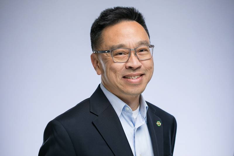 Chun Lau Headshot