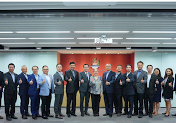 Visit to Hong Kong Institute of Engineers. Pictured 17 people giving a thumbs up to the camera. 