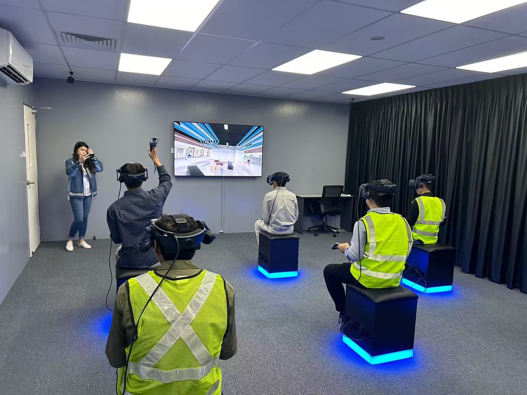 Group experiences virtual reality training for construction