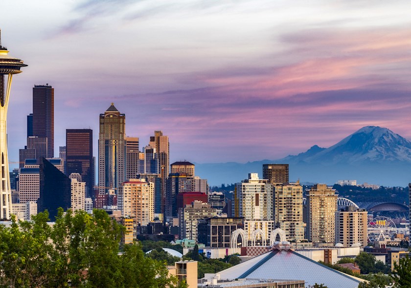 Skyline of Seattle, Washington at dusk.