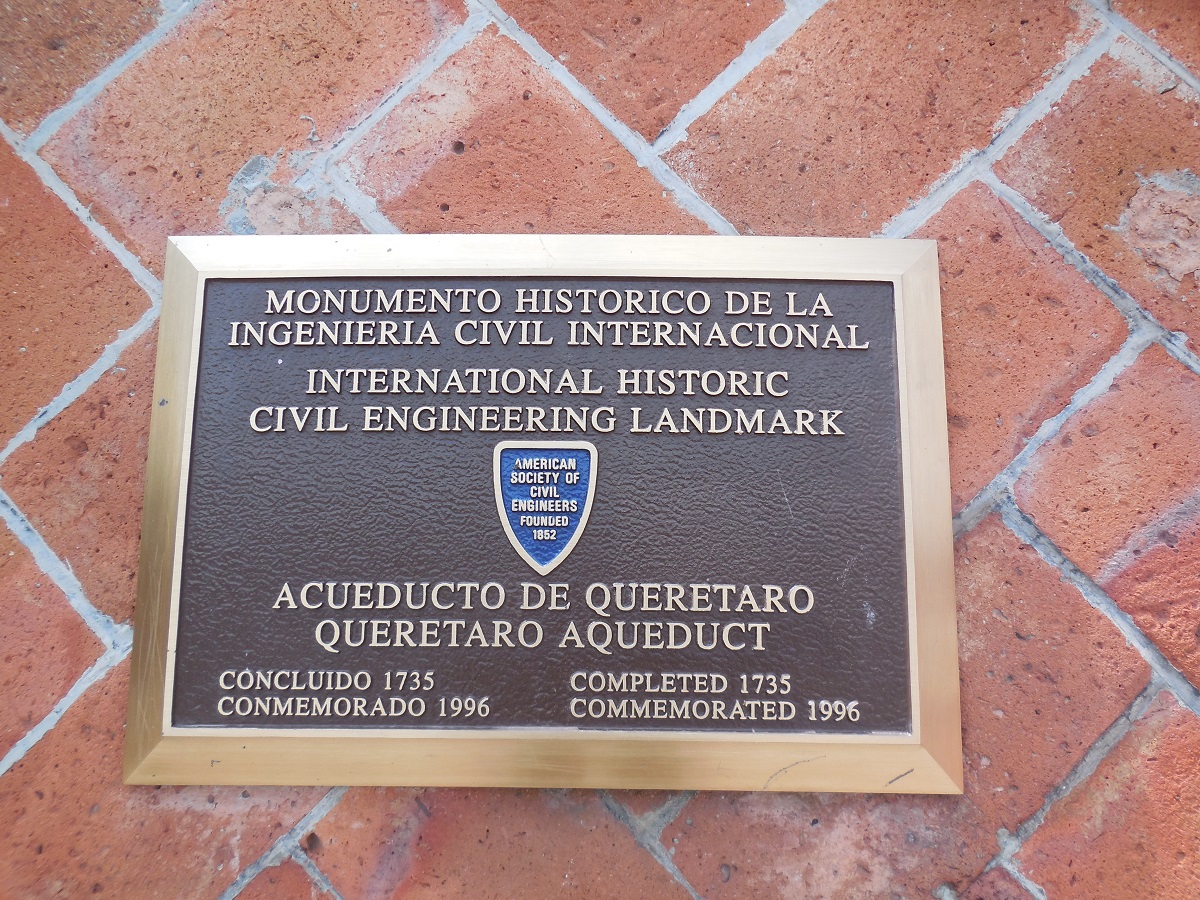Acueducto de Queretaro plaque