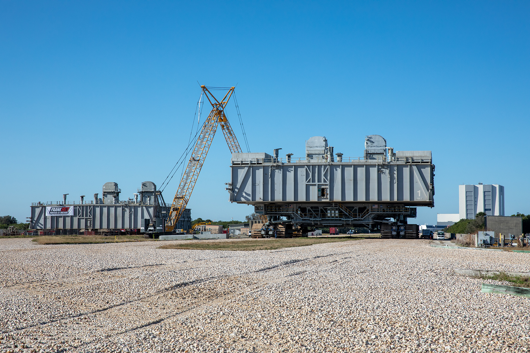 crawler-transporter exterior