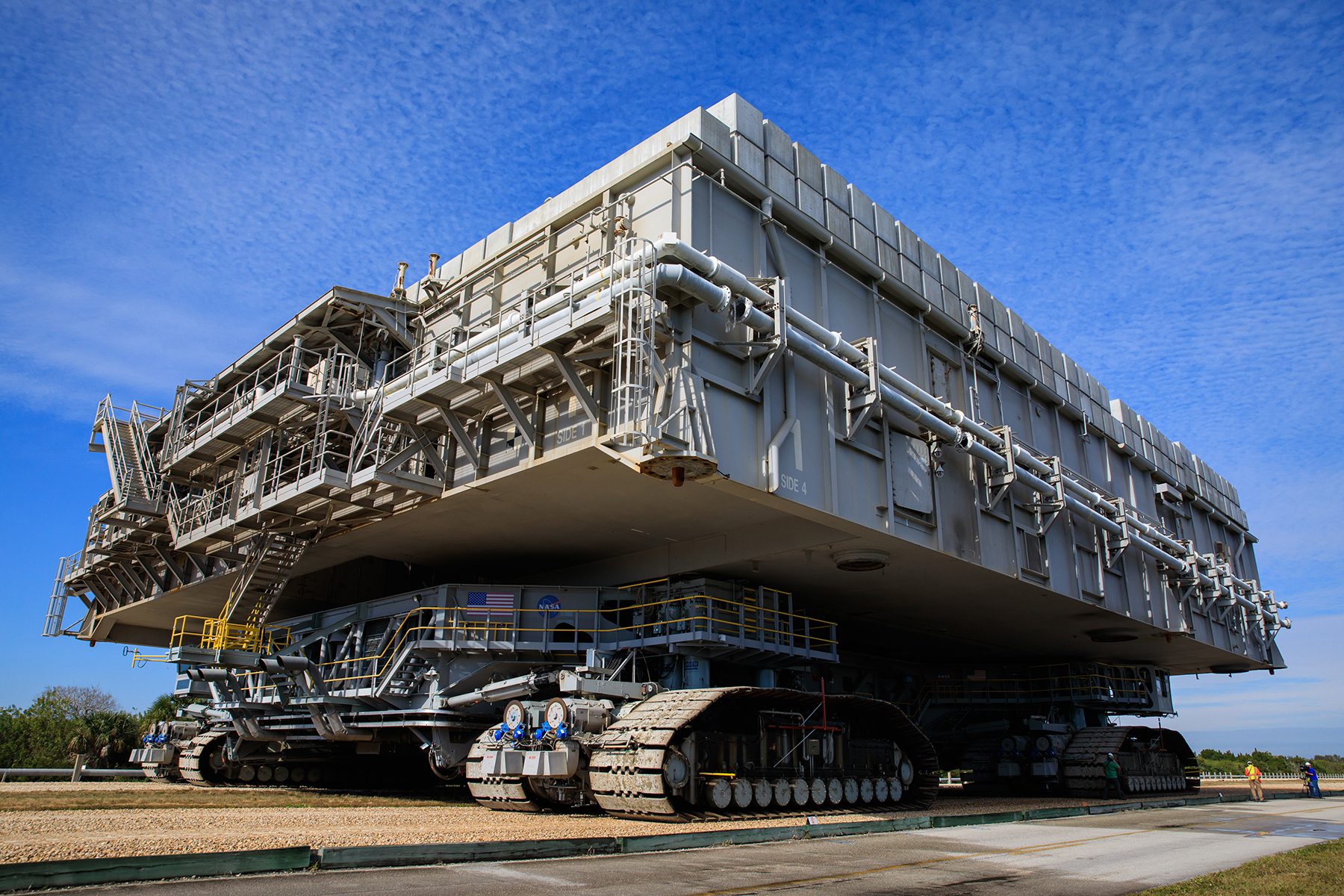 crawler-transporter exterior