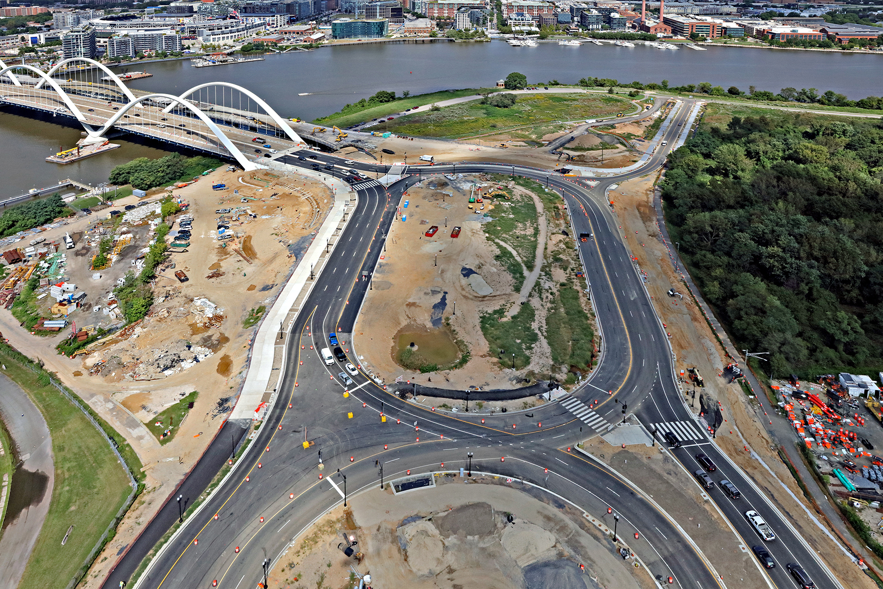 under construction traffic oval