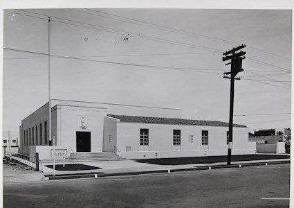 BLACK AND WHITE PHOTO OF HISTORIC POST OFFICE EXTERIOR