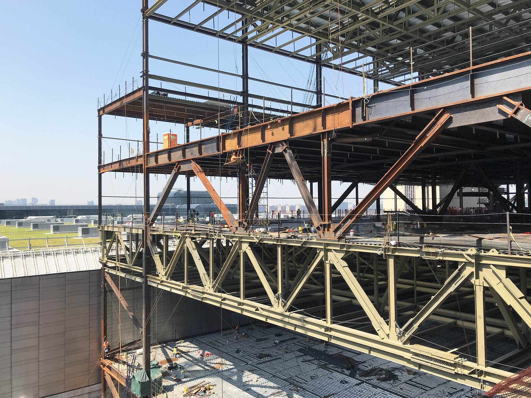 Construction photo of a building’s girders, beams, floor slabs