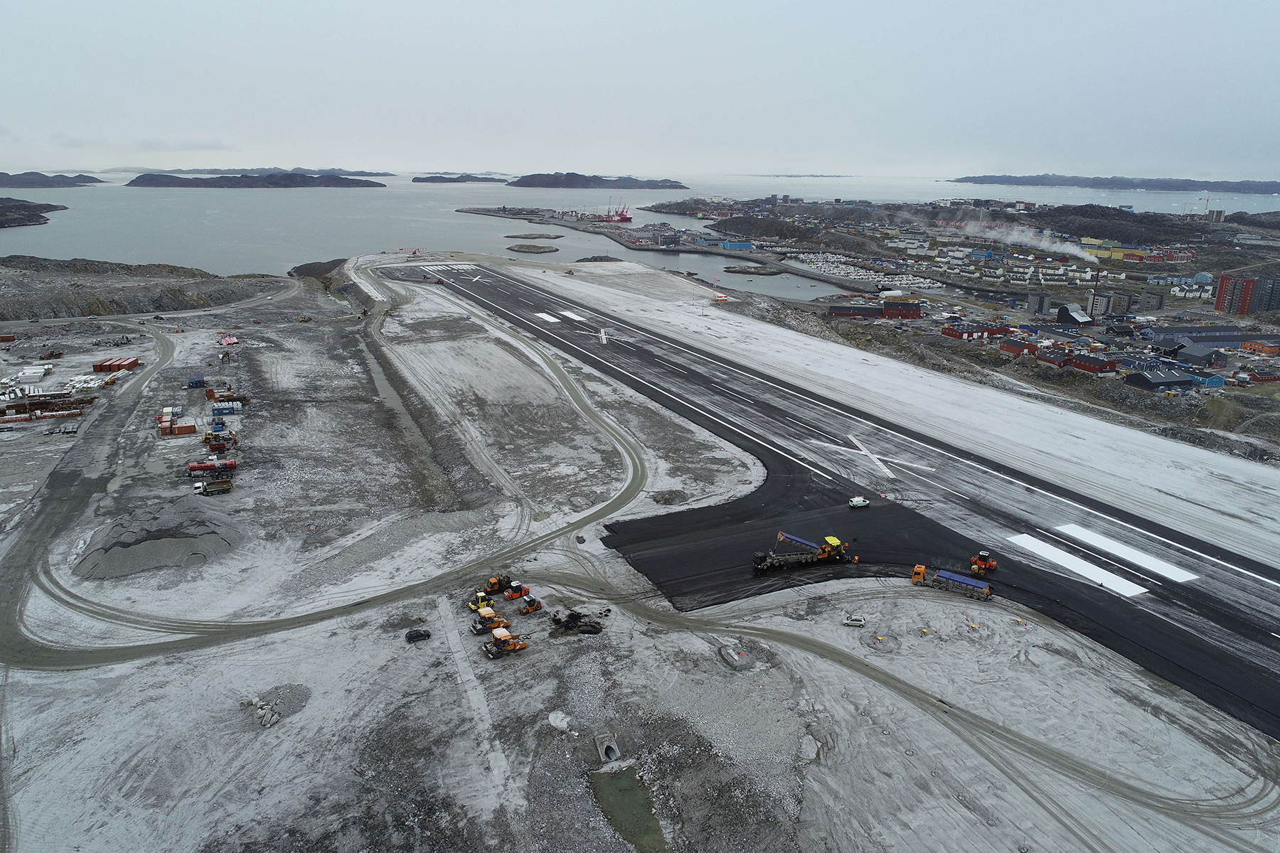 To enable the existing airport at Nuuk to remain operational, the runway for the new airport is being constructed in two stages. (Photograph courtesy of Kalaallit Airports)