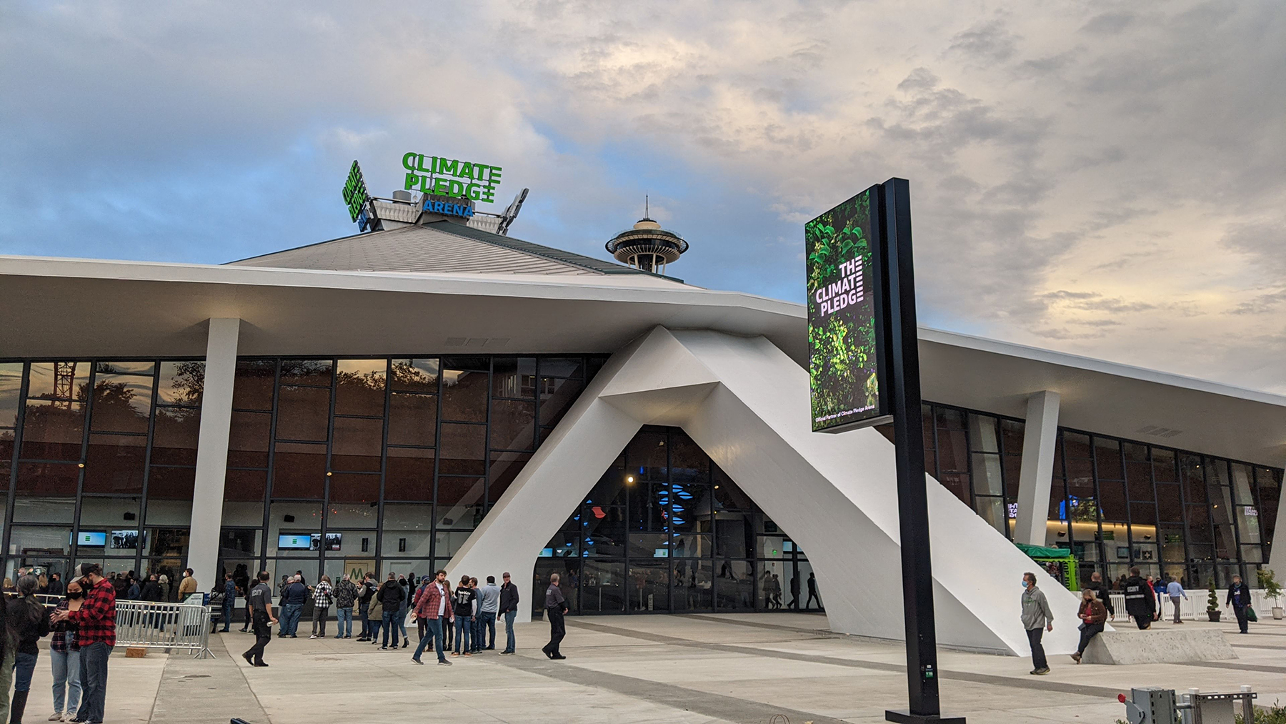 Original roof, curtain wall, and exterior concrete elements. (Image courtesy of Thornton Tomasetti)