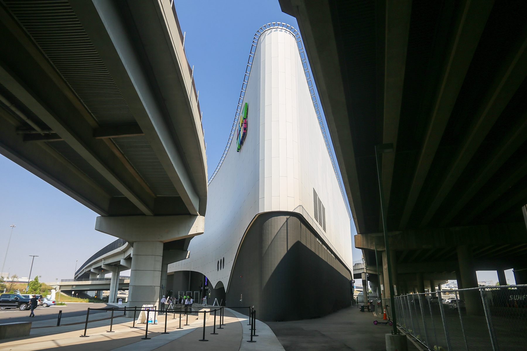 Meow Wolf’s proximity to adjacent highway viaducts necessitated significant planning ahead of construction. (Image courtesy of KL&A Engineers and Builders)