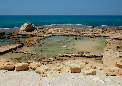 Roman concrete is so durable it can even withstand exposure to the ocean. The concrete in these Roman baths remains still exists despite being exposed to wind, rain, saltwater, and waves. (Image courtesy of Livioandronico2013) 