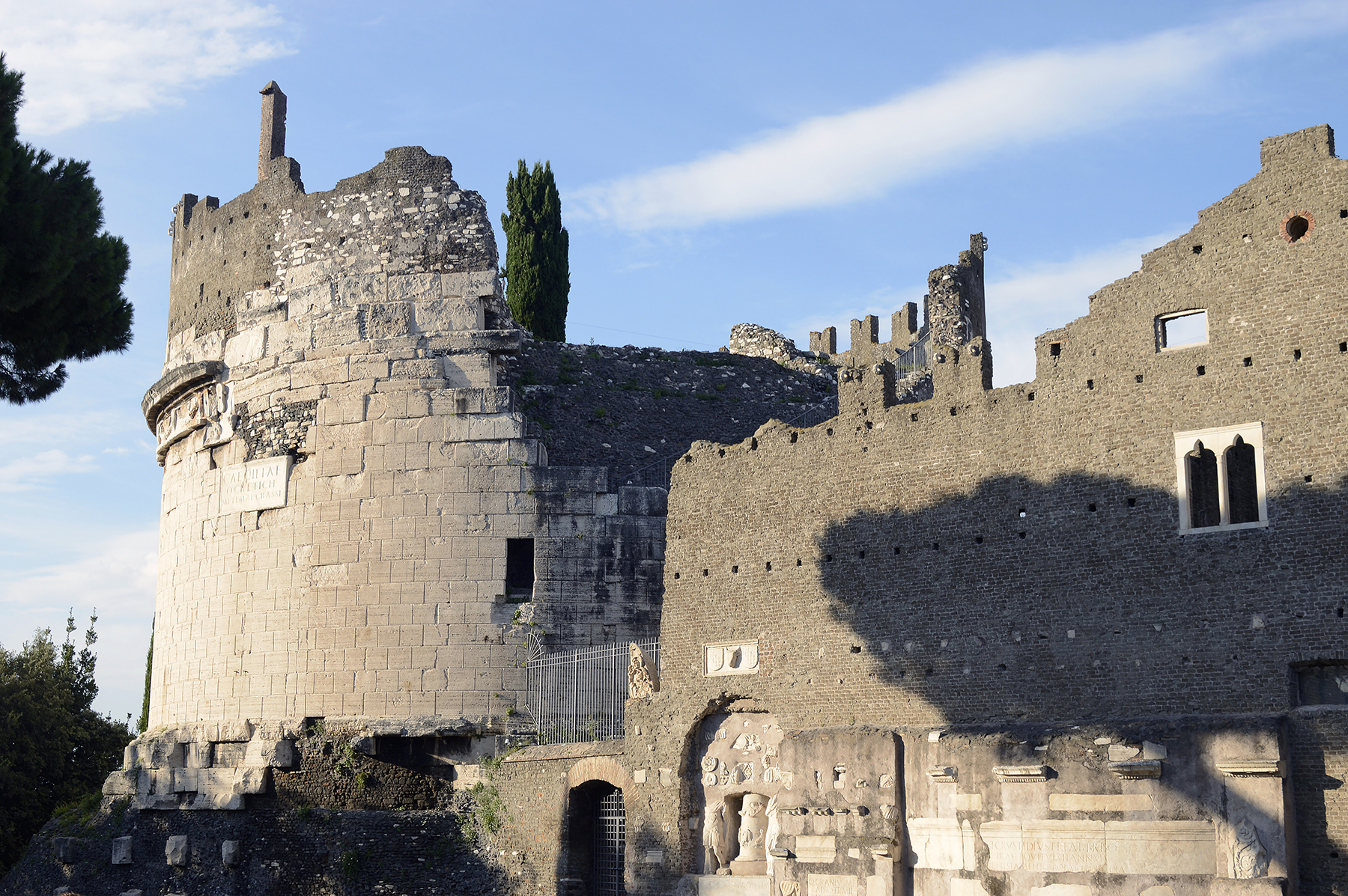 The mausoleum of Cecilia Metella is one of many long-standing concrete structures that the Romans built. (Image courtesy of James Cocks)