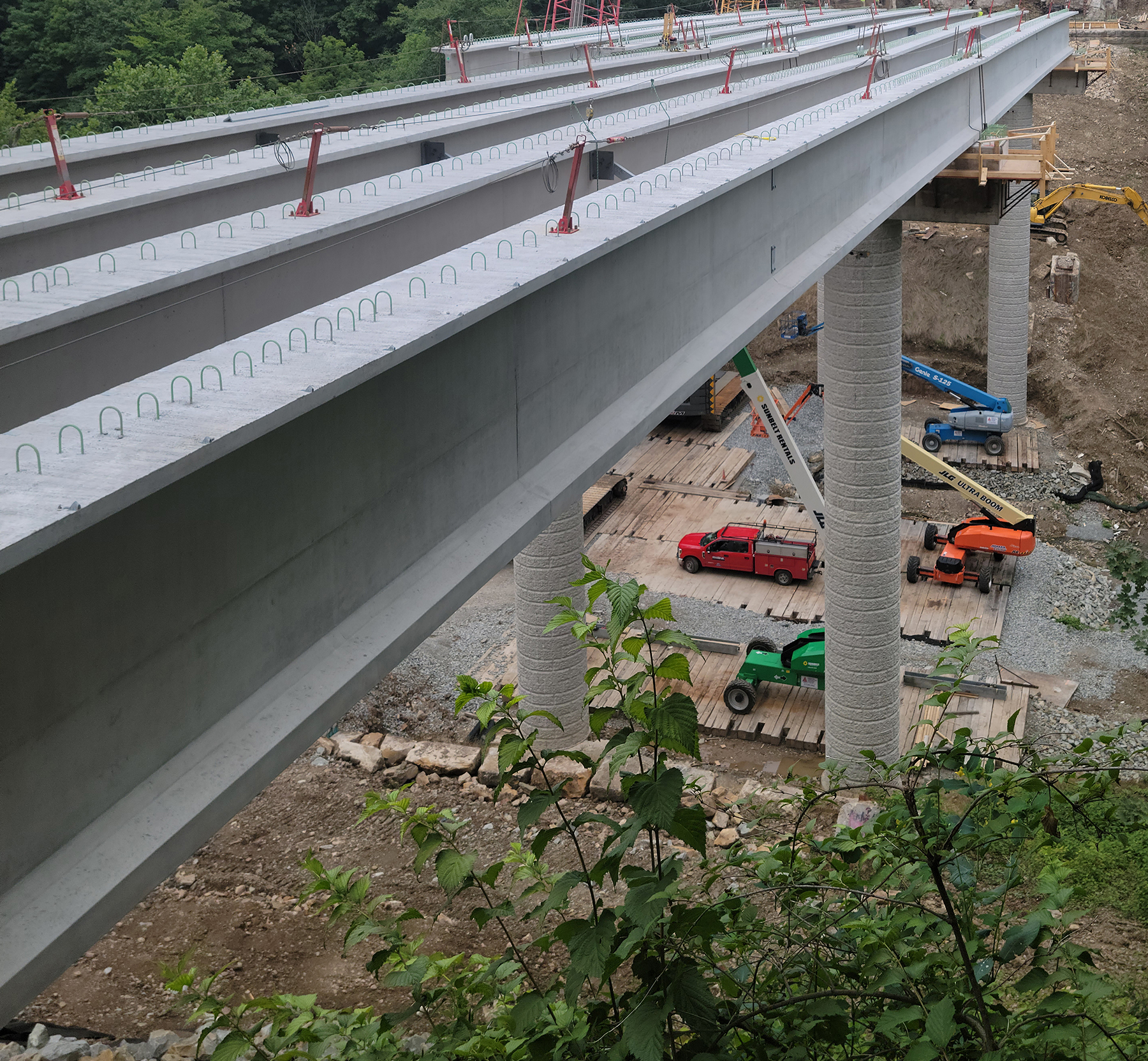 The new bridge includes Pennsylvania bulb-tee beams supported by two-column piers founded on 8.5 ft diameter drilled shafts. (Image courtesy HDR Inc.)