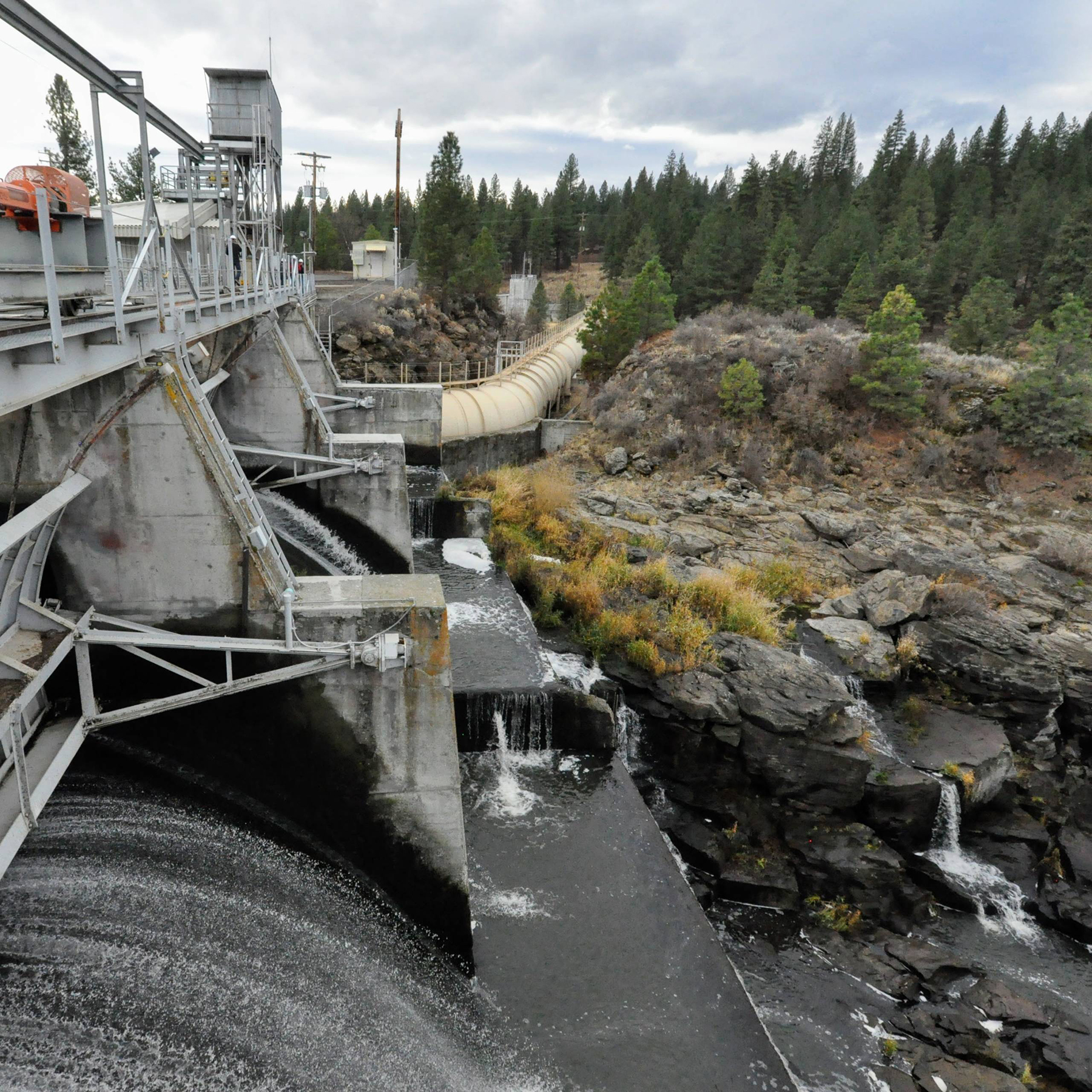 Located farthest upstream, the 68 ft tall, 693 ft long J.C. Boyle Dam is a combination embankment and concrete structure completed in Oregon in 1958. (Image courtesy of Klamath River Renewal Corp.)