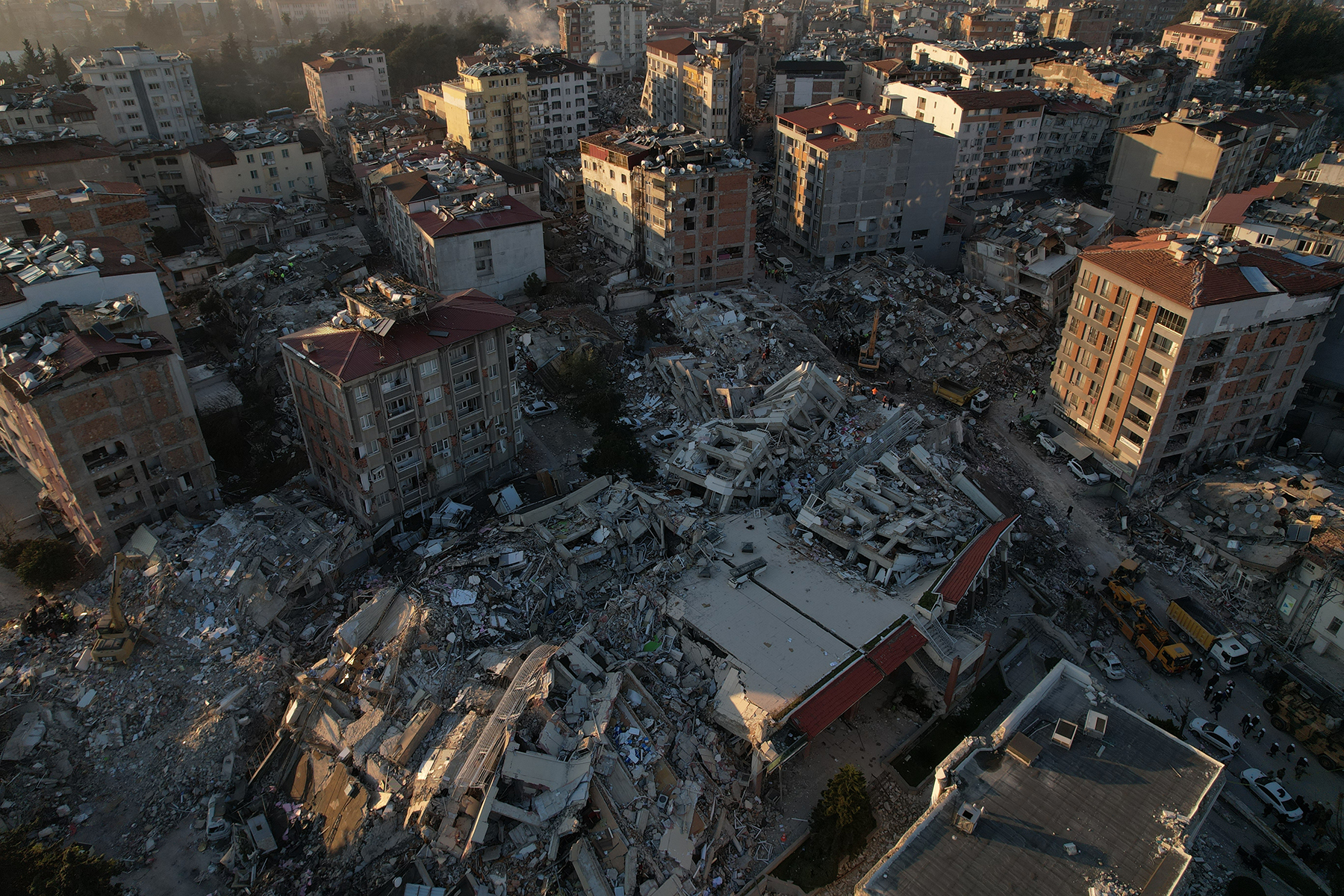 Before new construction can begin, cities like Hatay must clear untold tons of rubble left from collapsed buildings. (Image courtesy Rumman Production/Shutterstock)