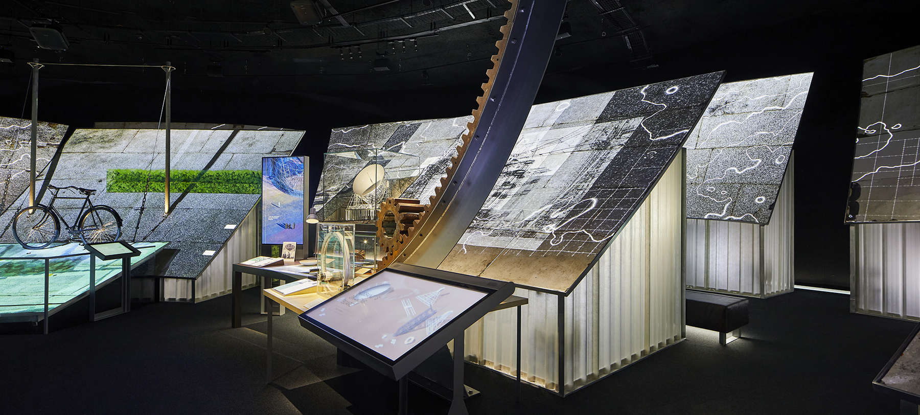Displays within the central exhibition hall. (Image courtesy of the University of Manchester)