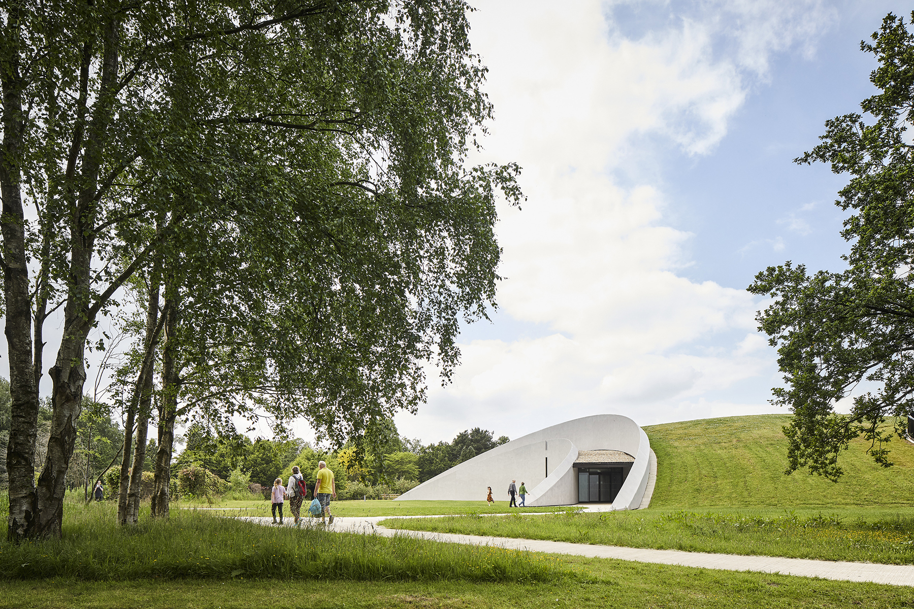 Because it is integrated seamlessly into the gardens at Jodrell Bank, the dome was designed to accommodate loads associated with the public walking on it. (Image courtesy of Hufton + Crow)