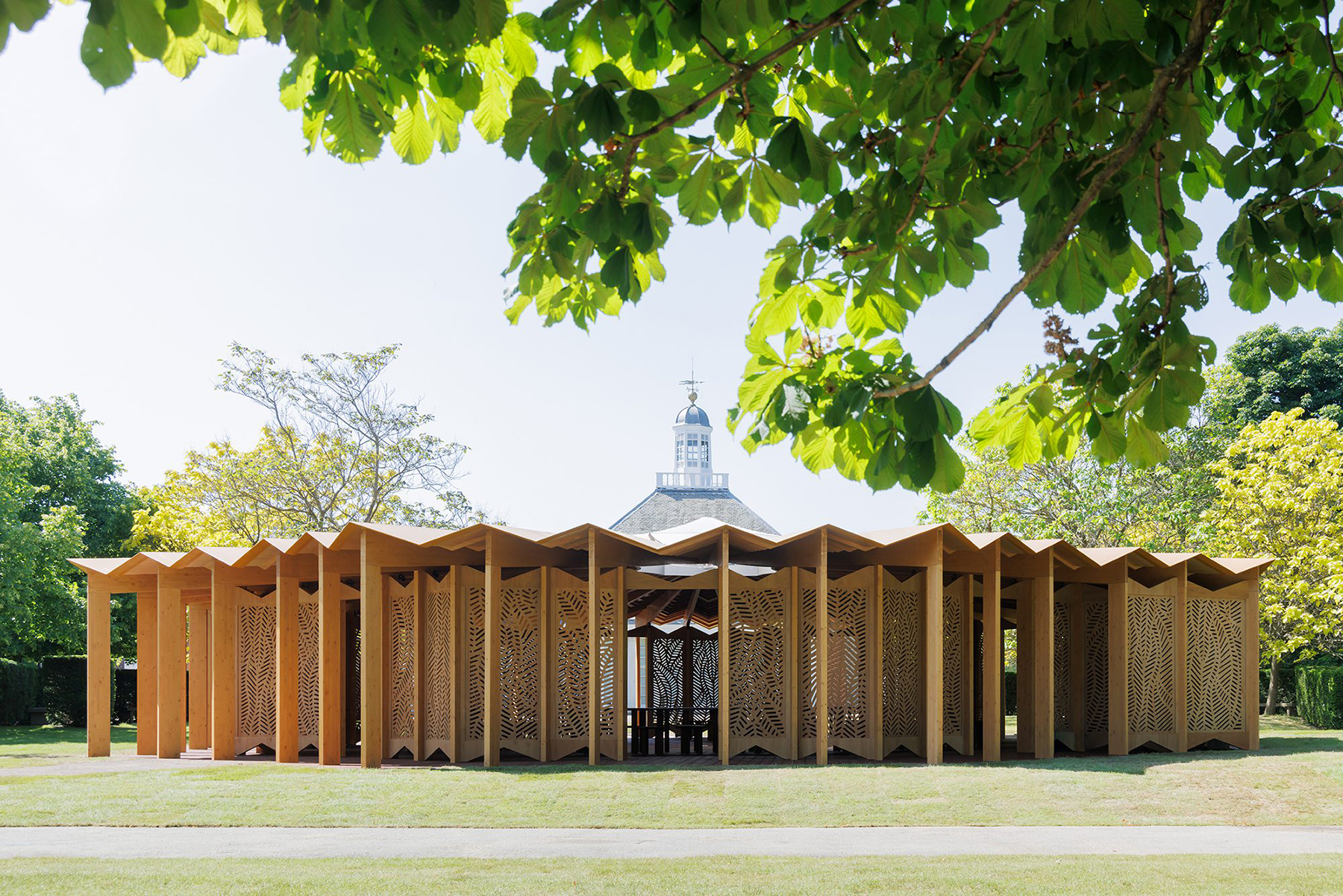 Serpentine Pavilion 2023 designed by Lina Ghotmeh. © Lina Ghotmeh — Architecture. (Image by Iwan Baan, courtesy of Serpentine)