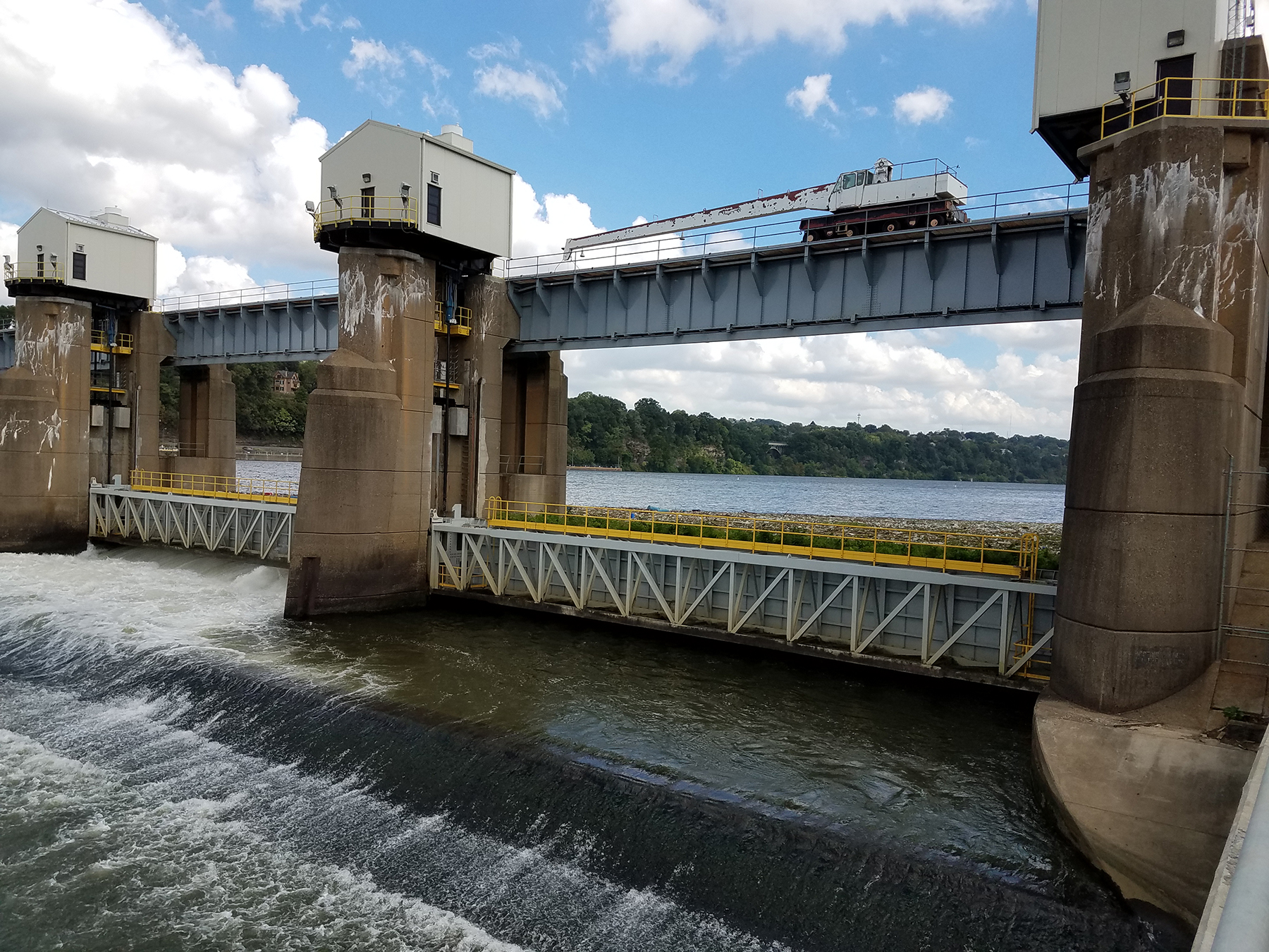 Rye Development plans to add a powerhouse with two turbines to the Allegheny River Locks and Dam 2, an approximately 1,400 ft long fixed-crest dam having no gates and a single lock chamber. (Photo by Andrew Byrne, U.S. Army Corps of Engineers, Pittsburgh District)