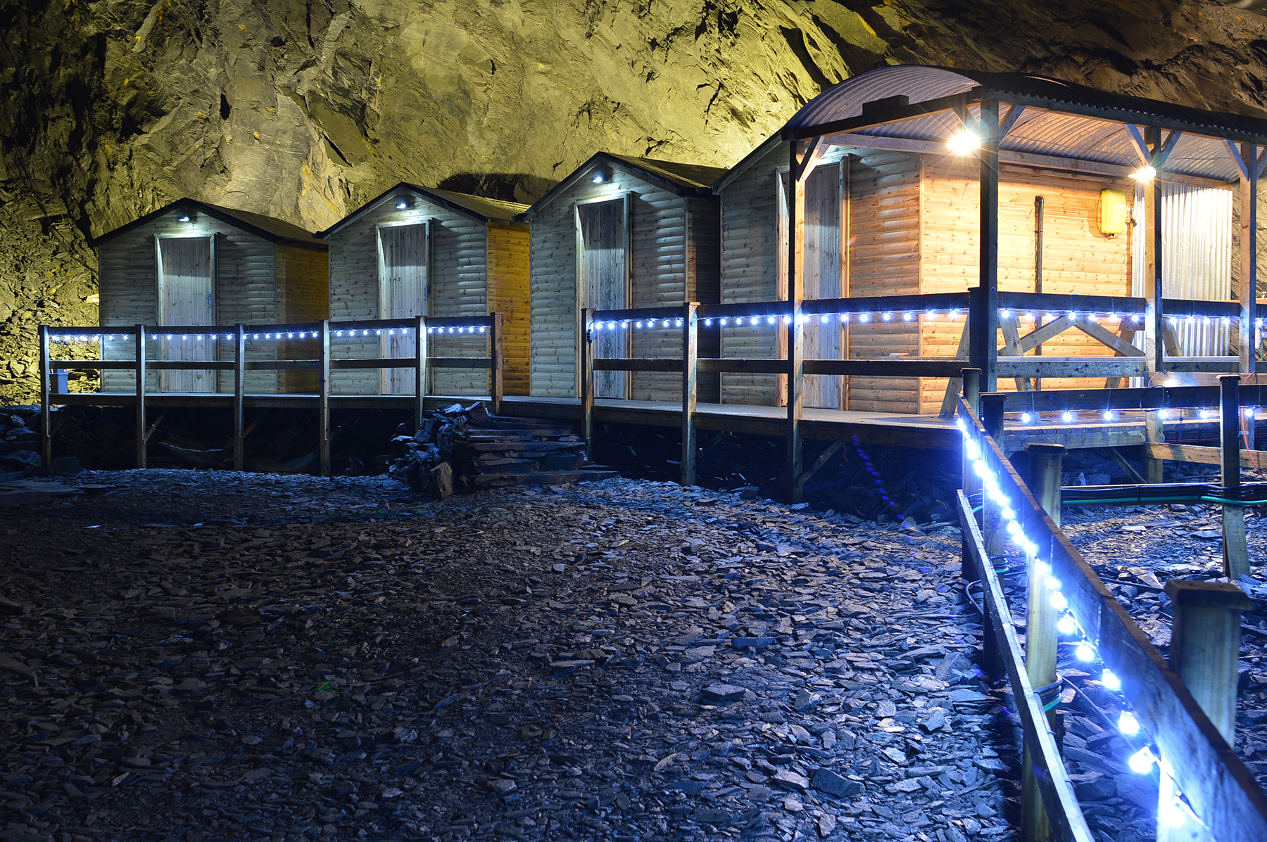 CABINS IN UNDERGROUND CHAMBER