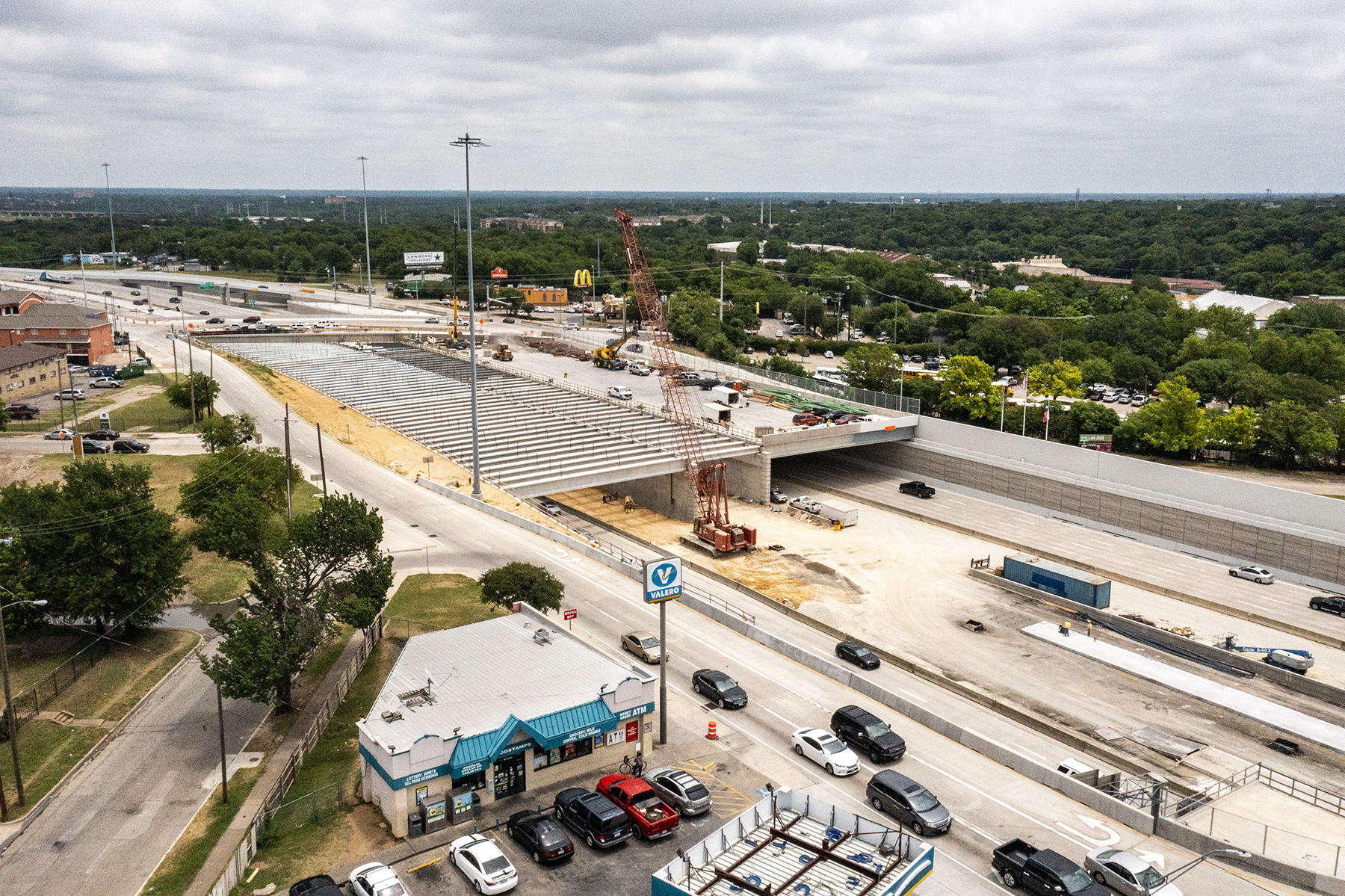 Construction on the Interstate 35 deck. (Image courtesy of David Lloyd)
