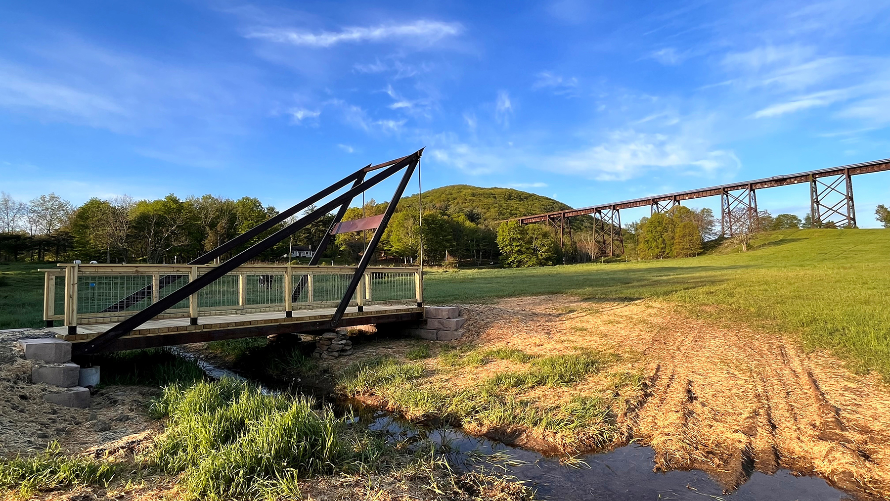 The bridge design was inspired, in part, by the nearby Moodna Viaduct, a historic steel railroad trestle built in 1909. (Photograph courtesy of Open Space Institute)