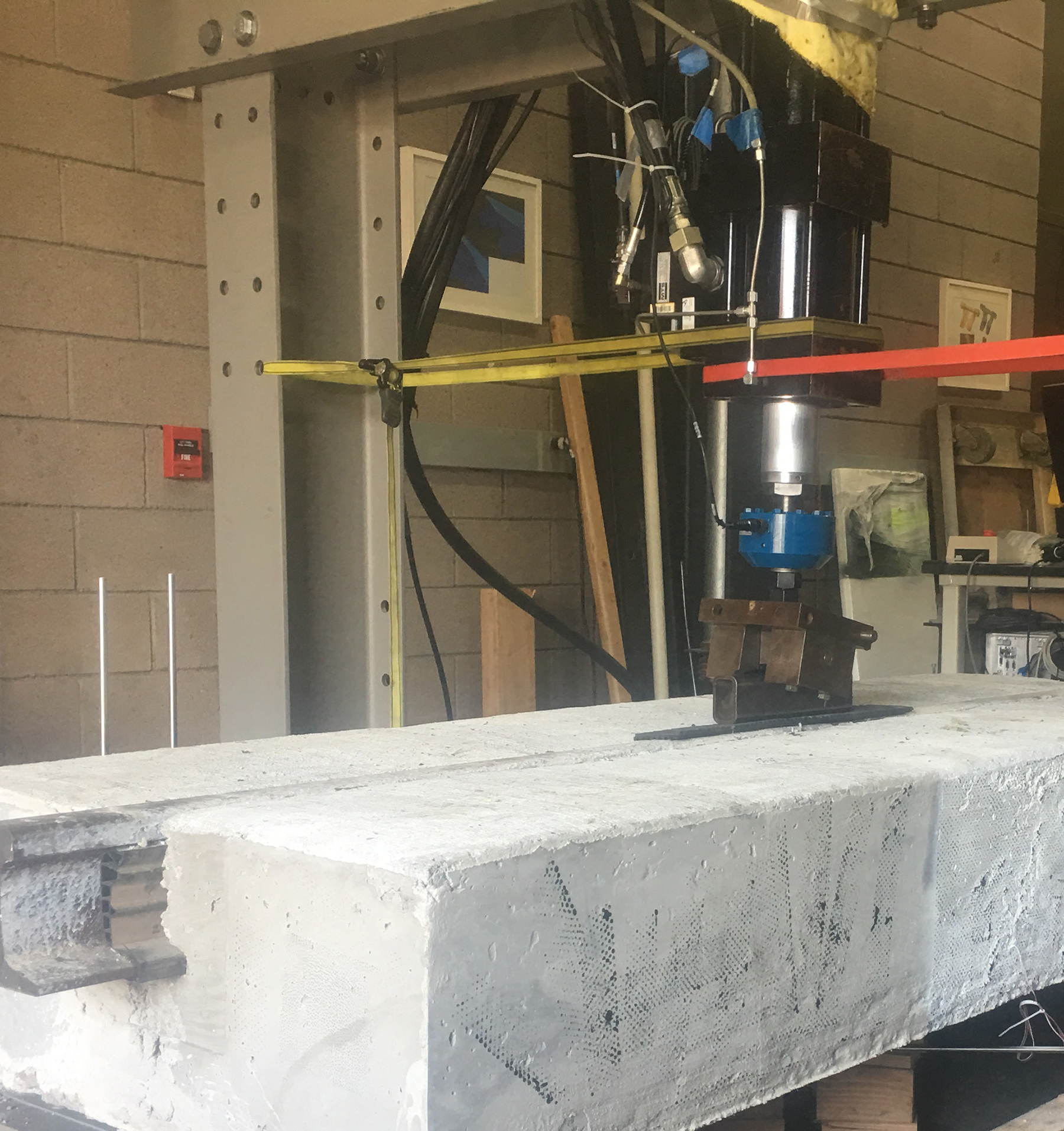 concrete specimen undergoes a flexural test