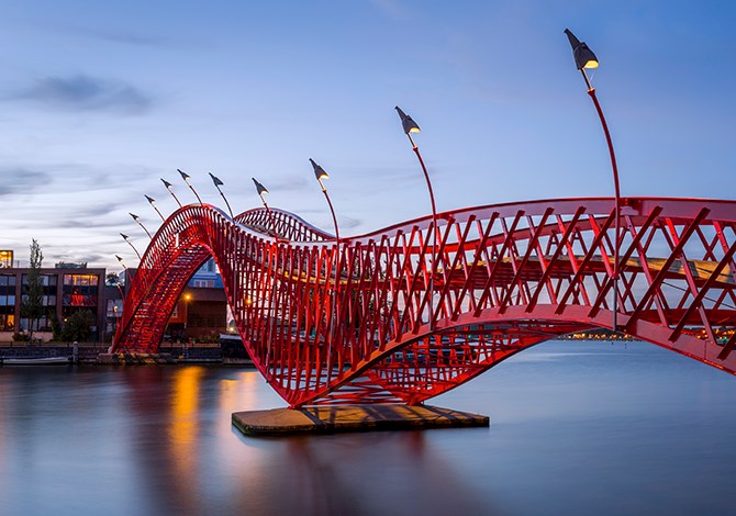 Pythonbrug (Amsterdam, Netherlands) © Getty Images