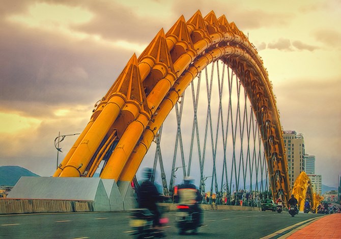 Dragon Bridge (Da Nang, Vietnam) © Getty Images