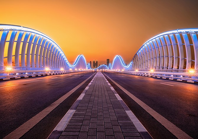 Meydan Bridge (Dubai, United Arab Emirates) © Getty Images