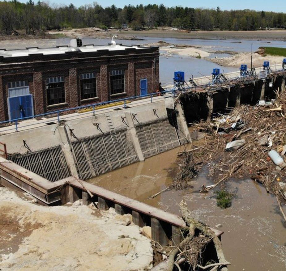 photo of Edenville Dam after failure