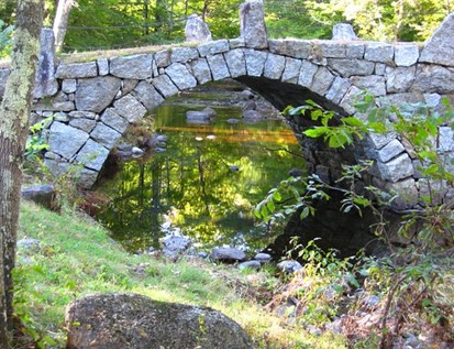 photo of a pedestrian bridge