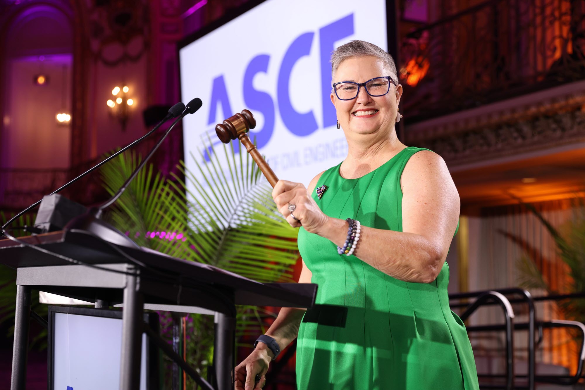 photo of Marsia Geldert-Murphey with the ASCE presidential gavel.