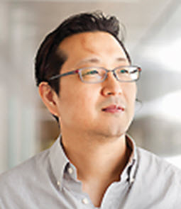 Headshot of Lee