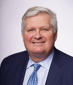 Headshot of Kissinger 