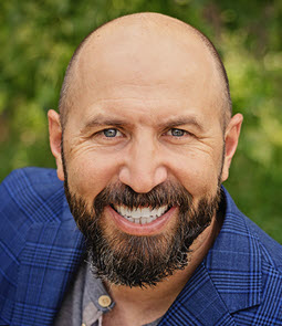 headshot of Marxhausen