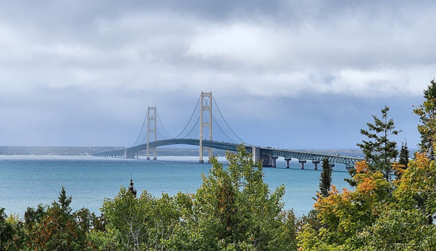 photo of Mackinac Bridge
